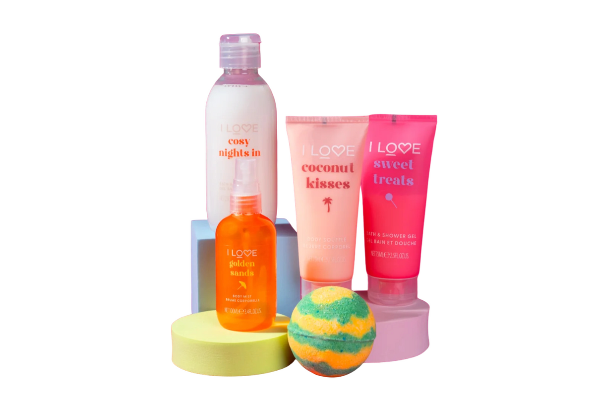All Of You Σετ I Love: Coconut Kisses, Ενυδατικό, Λοσιόν Σώματος, 75 ml + Pina Colada, Bath Bomb, 120 g + Golden Sands, Refreshing, Spray Σώματος, 100 ml + Sweet Treats, Ενυδατικό, Αφρόλουτρο, Για Όλους τους Τύπους Δέρματος, 75 ml + Cosy Night's, Εν