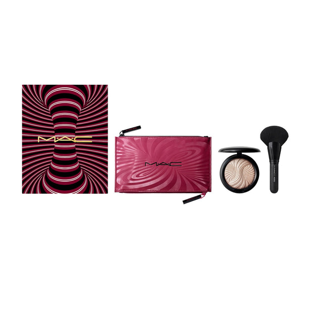 Trick Of The Light Extra Dimension Skinfinish Kit Σετ MAC: Υφασμάτινο Νεσεσέρ Μακιγιάζ, Burgundy + MAC, Πινέλο Προσώπου, 143S + Extra Dimension Skinfinish, Highlighter σε Πούδρα, Magnetic Attraction, 9 g